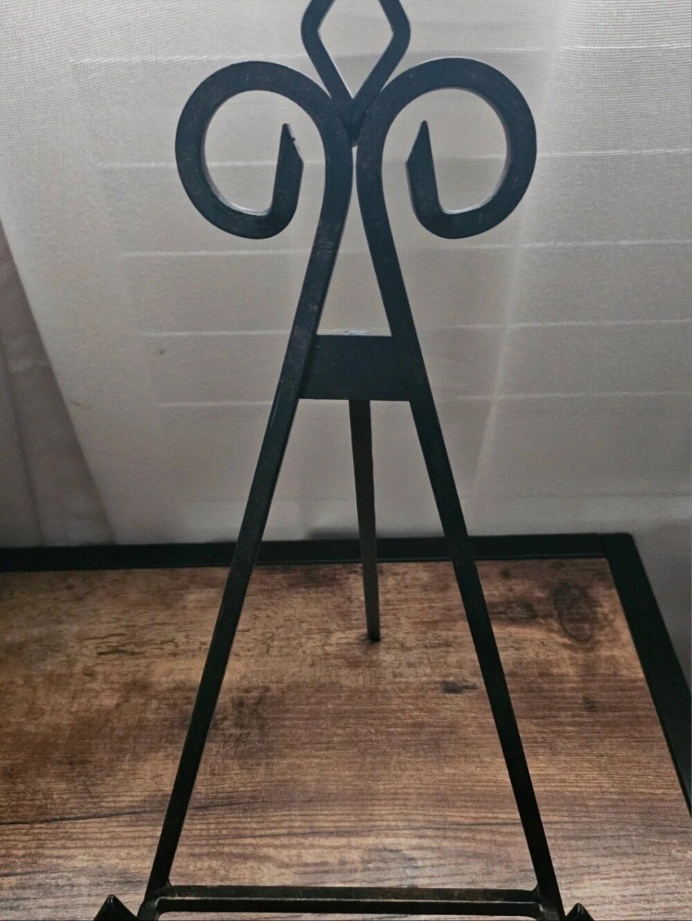 Wrought Iron Black Decorative Metal Easel Stand